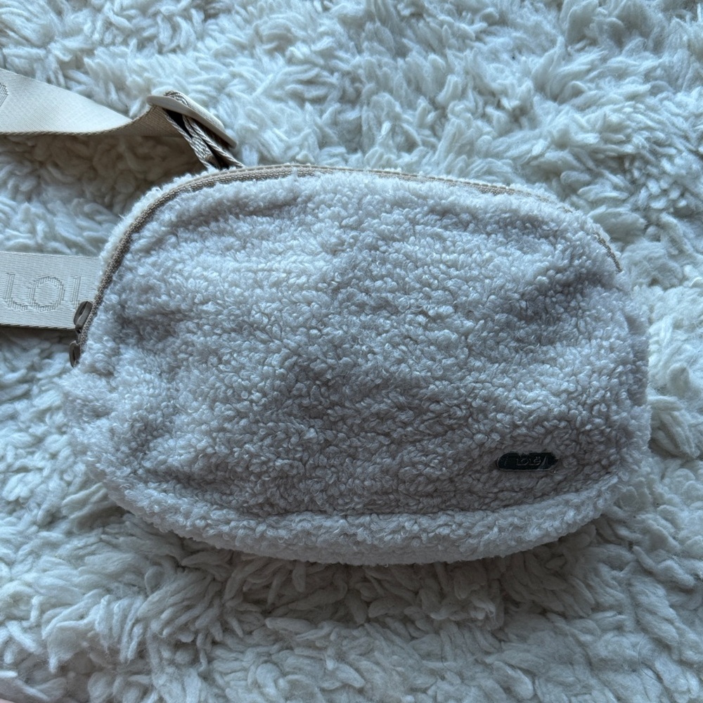 🆕 Lole‎ Fuzzy Belt Bag